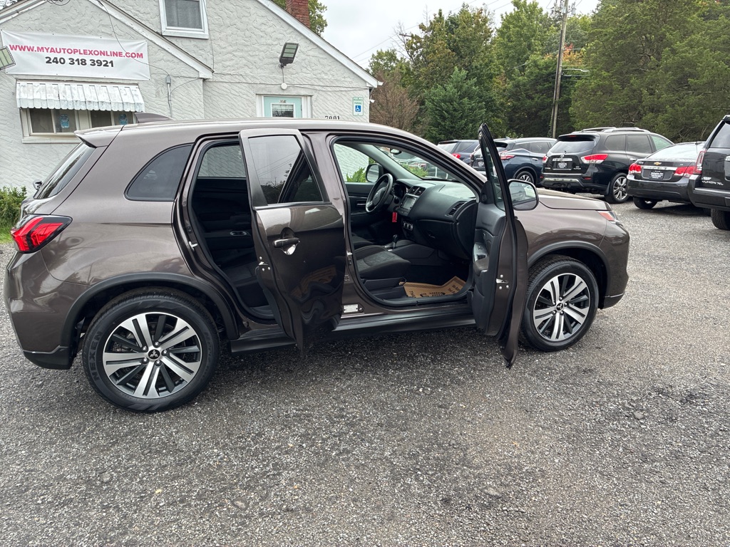 Photo 11 of this MITSUBISHI OUTLANDER SPORT