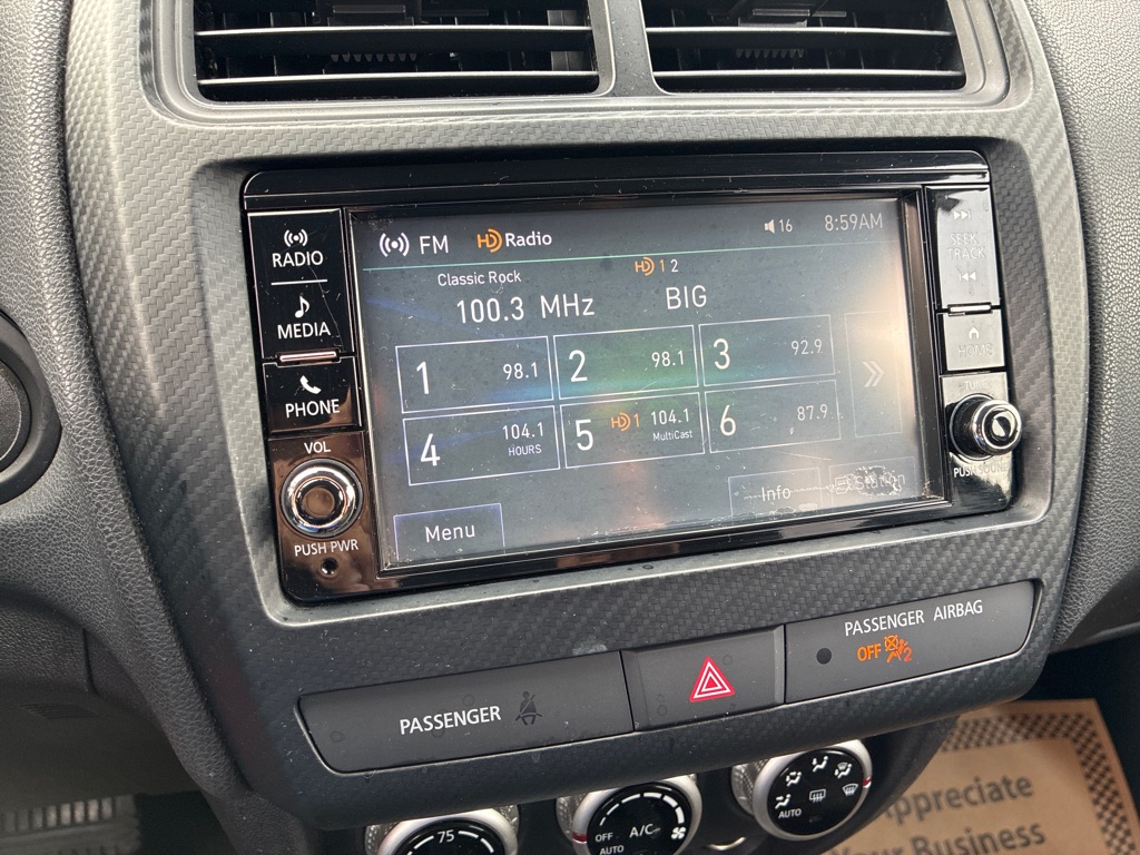 Photo 17 of this MITSUBISHI OUTLANDER SPORT