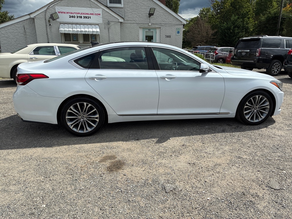 Photo 8 of this HYUNDAI GENESIS