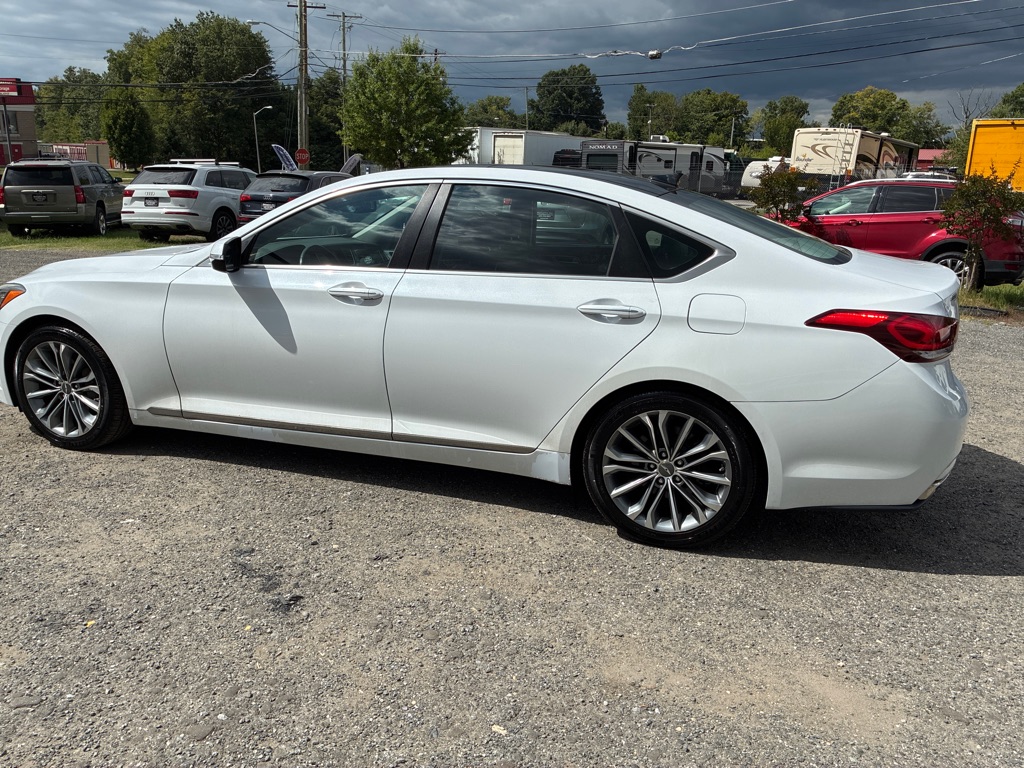 Photo 4 of this HYUNDAI GENESIS