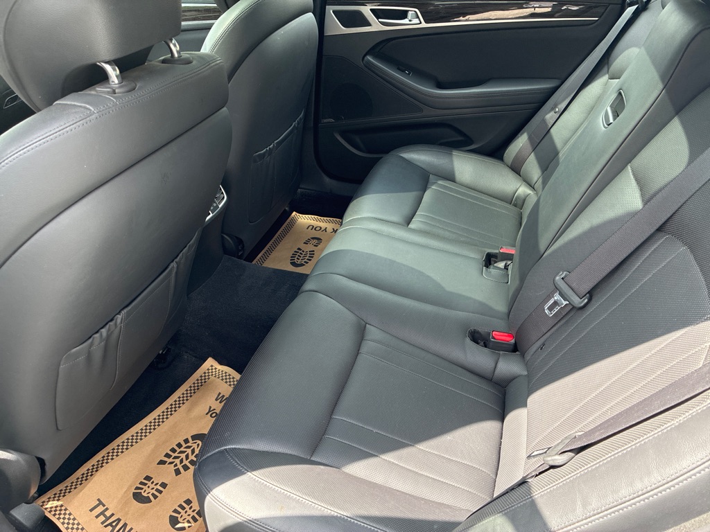 Photo 12 of this HYUNDAI GENESIS