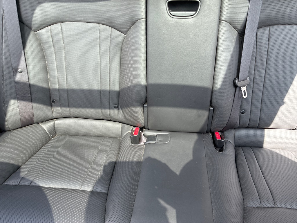 Photo 14 of this HYUNDAI GENESIS