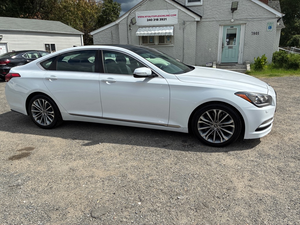 Photo 9 of this HYUNDAI GENESIS