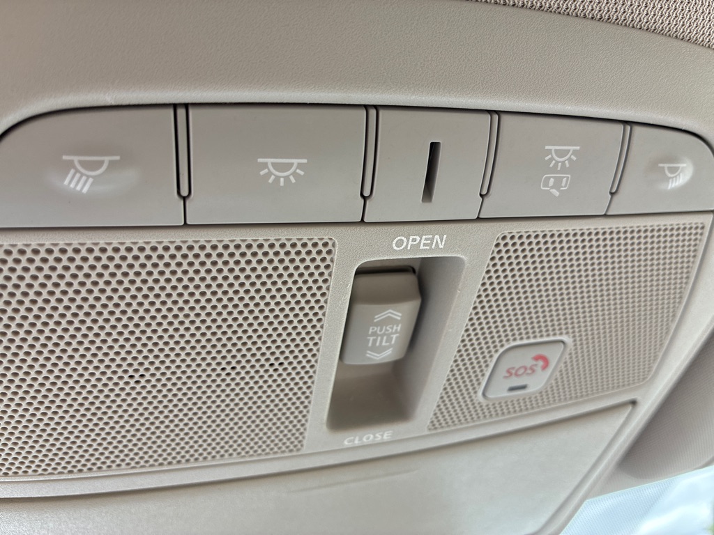 Photo 23 of this NISSAN ROGUE