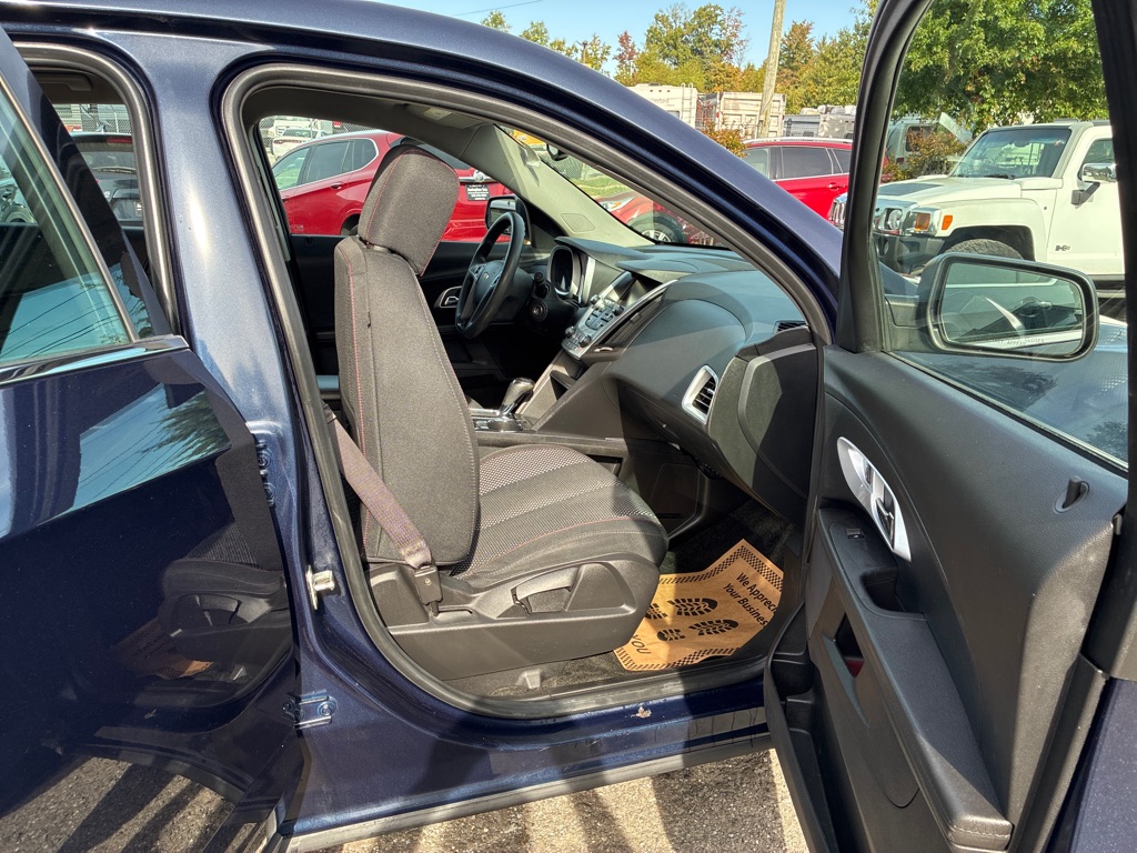 Photo 12 of this CHEVROLET EQUINOX