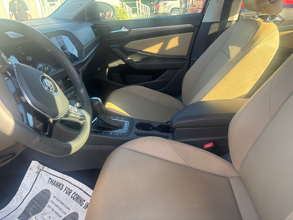 Photo 13 of this VOLKSWAGEN JETTA