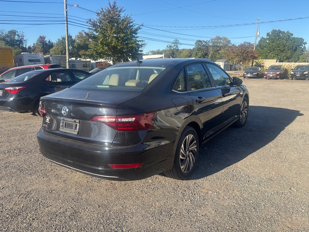 Photo 8 of this VOLKSWAGEN JETTA