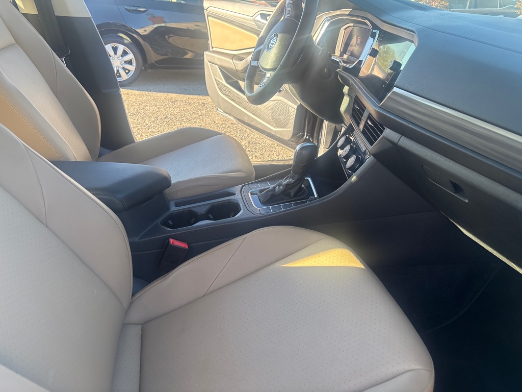 Photo 16 of this VOLKSWAGEN JETTA