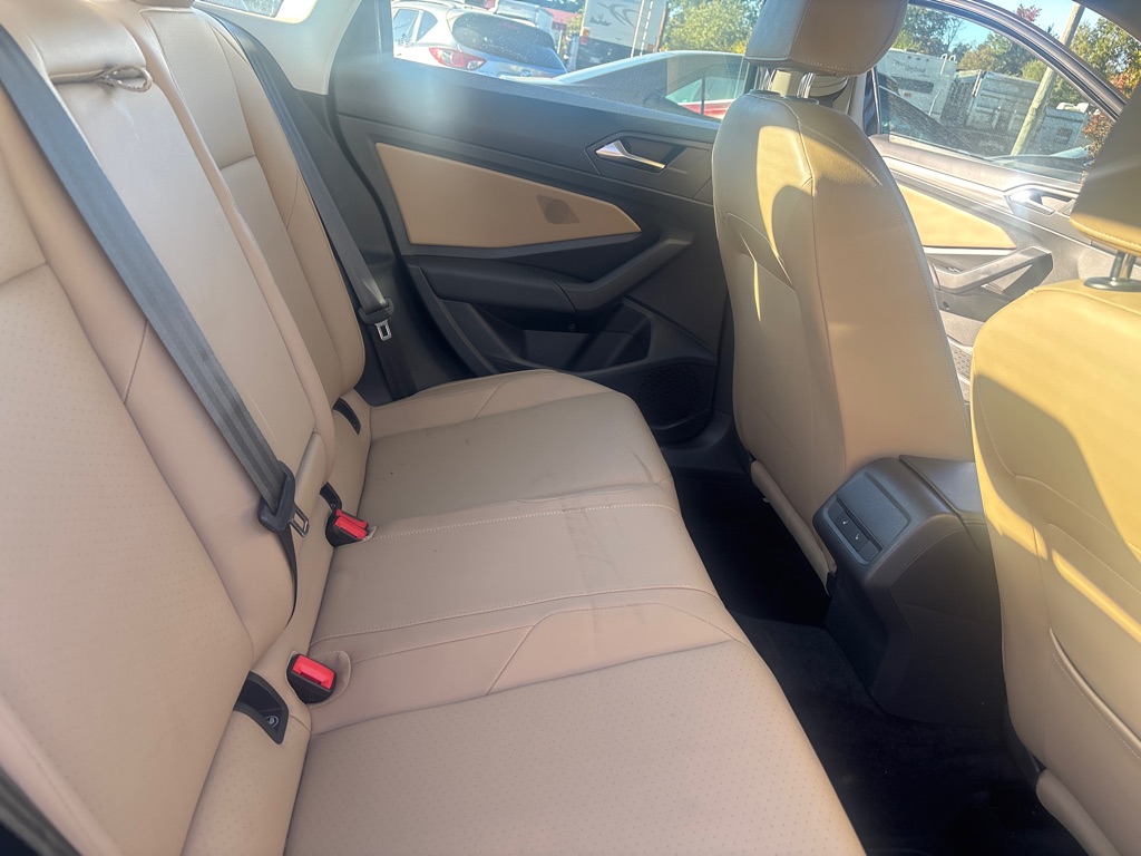 Photo 15 of this VOLKSWAGEN JETTA