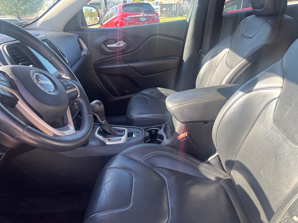 Photo 14 of this JEEP CHEROKEE