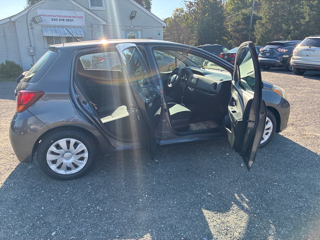 Photo 11 of this TOYOTA YARIS