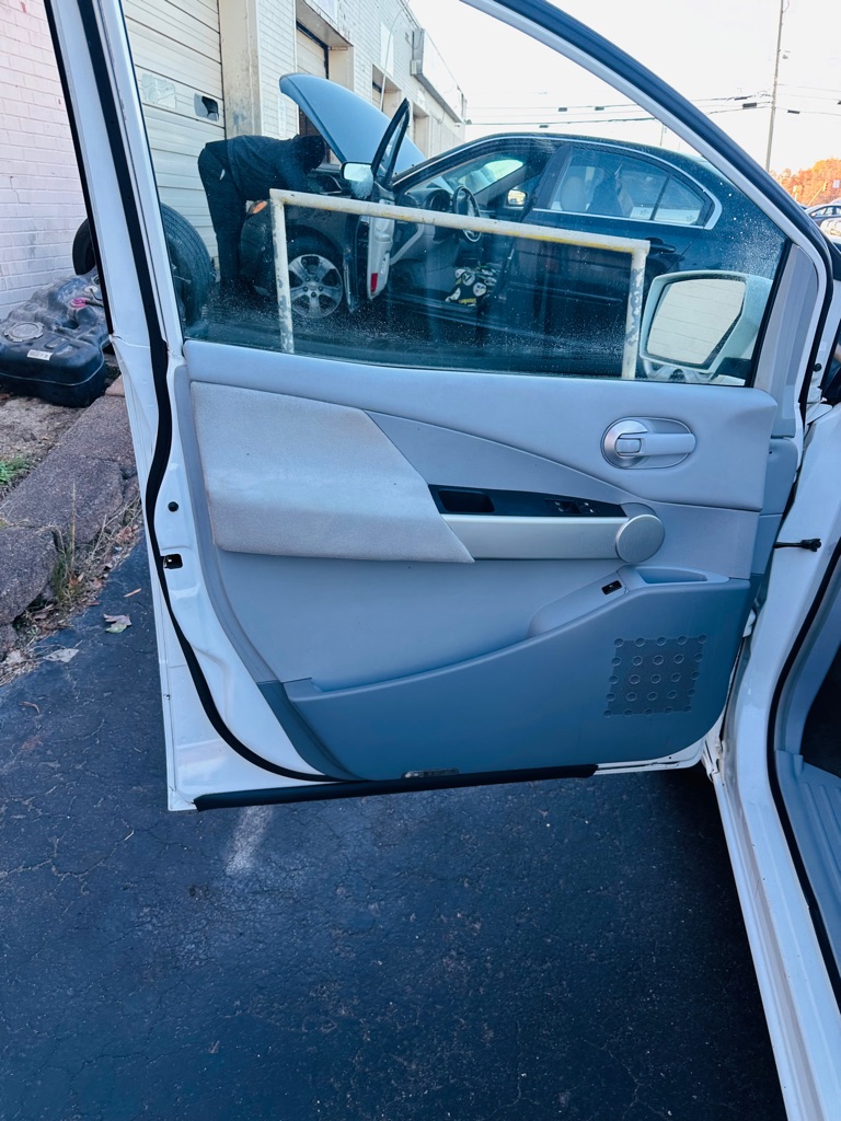 Photo 9 of this NISSAN QUEST
