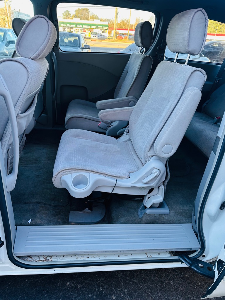Photo 10 of this NISSAN QUEST