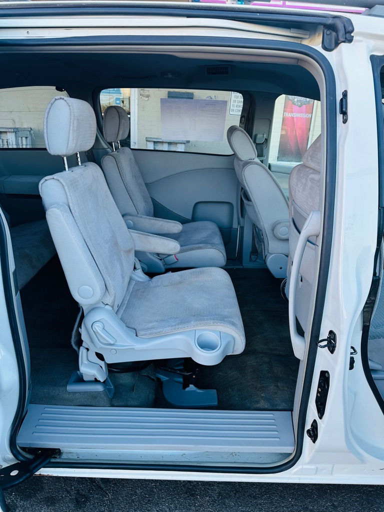 Photo 13 of this NISSAN QUEST