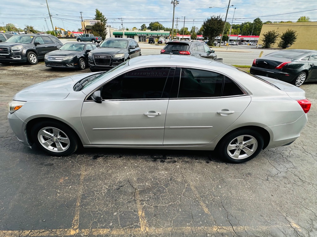 Photo 6 of this CHEVROLET MALIBU