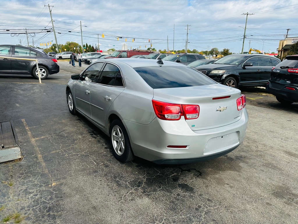 Photo 4 of this CHEVROLET MALIBU