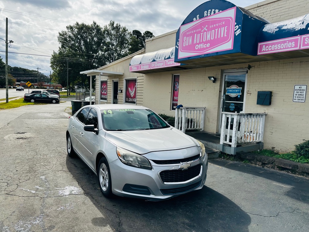Photo 2 of this CHEVROLET MALIBU
