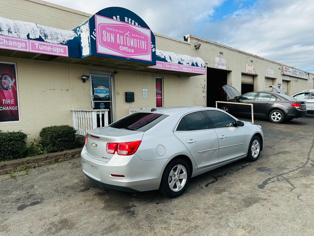 Photo 3 of this CHEVROLET MALIBU
