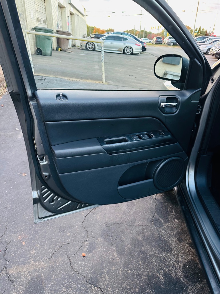 Photo 11 of this JEEP COMPASS