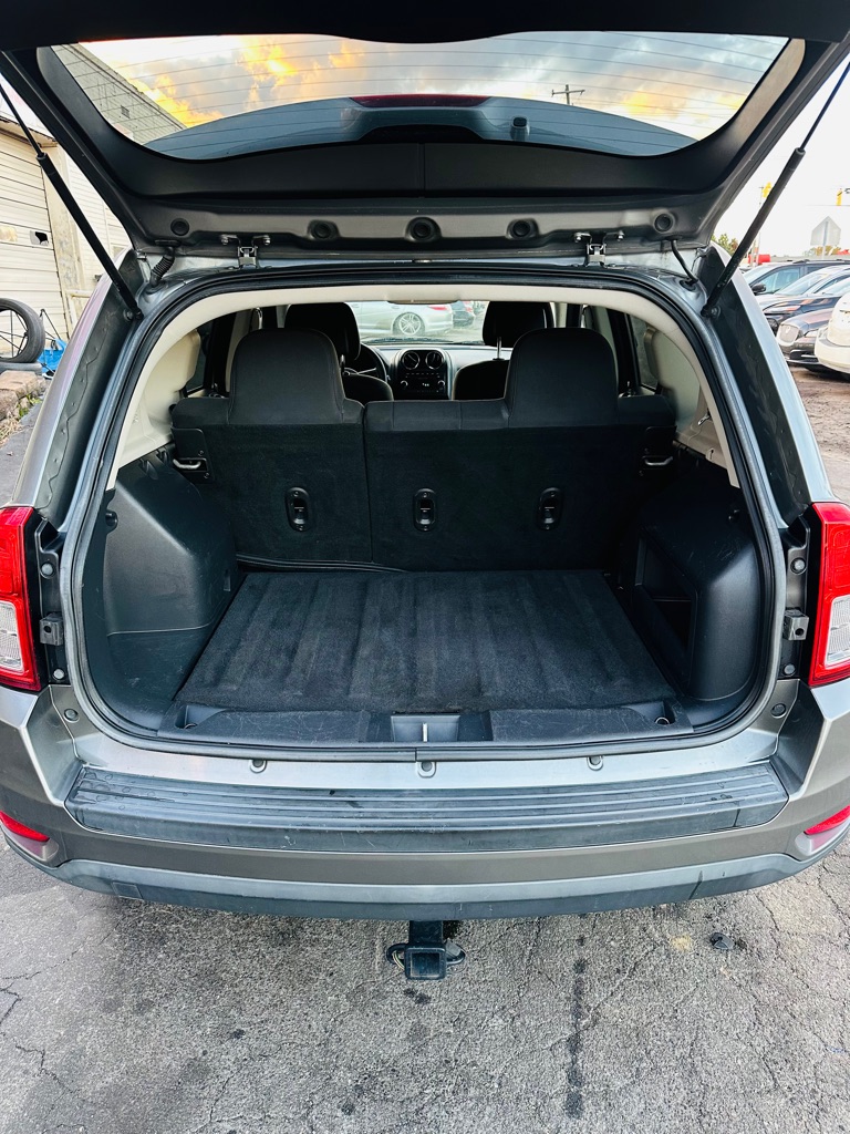 Photo 14 of this JEEP COMPASS