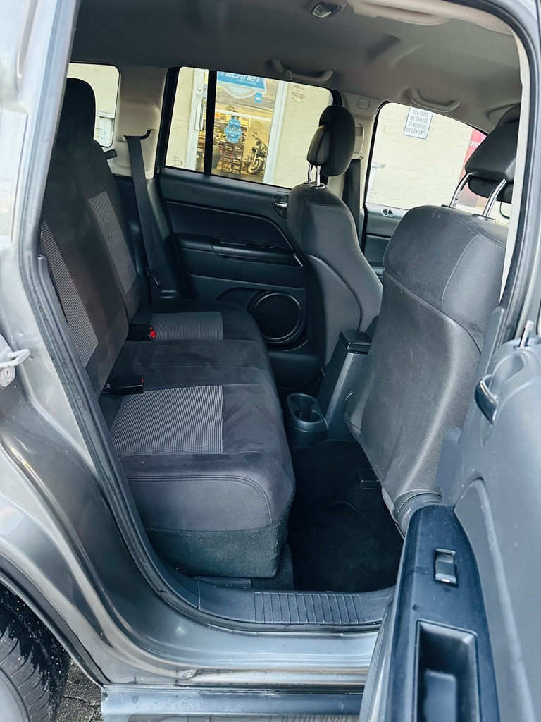 Photo 15 of this JEEP COMPASS
