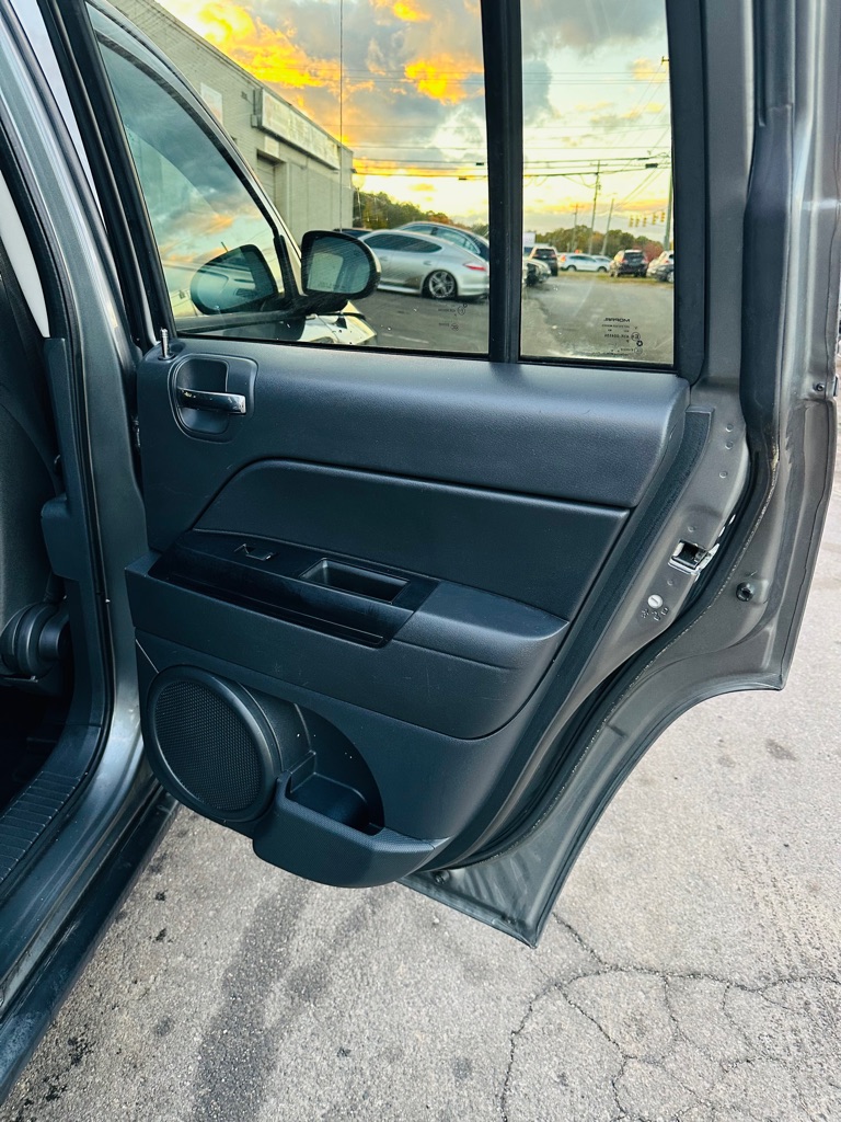 Photo 16 of this JEEP COMPASS