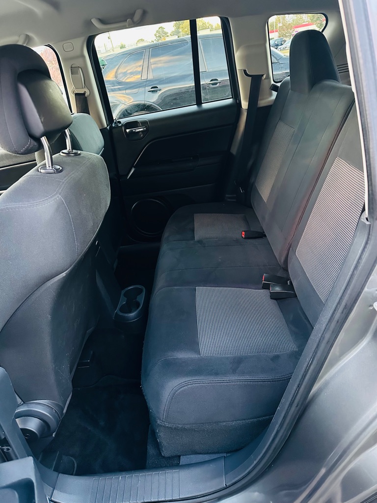 Photo 12 of this JEEP COMPASS