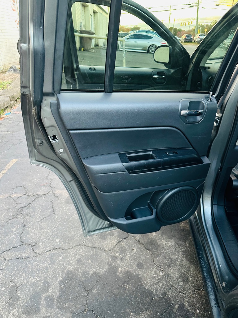 Photo 13 of this JEEP COMPASS