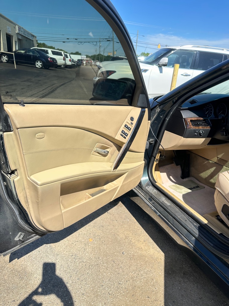 Photo 11 of this BMW 5 SERIES