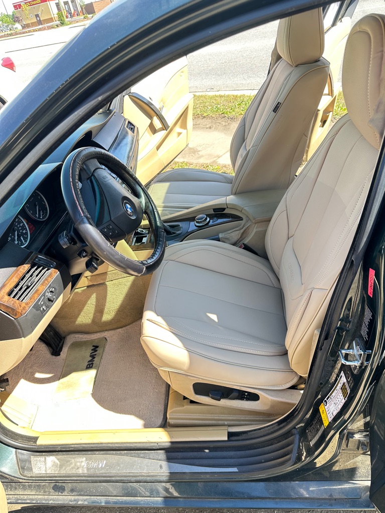 Photo 10 of this BMW 5 SERIES