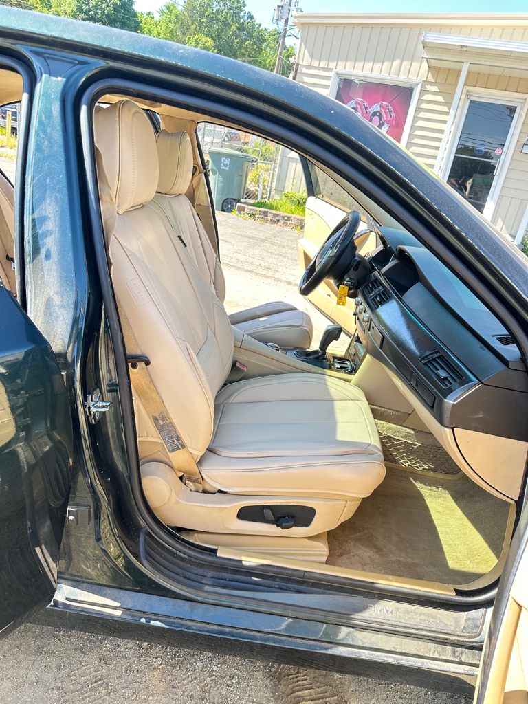 Photo 16 of this BMW 5 SERIES