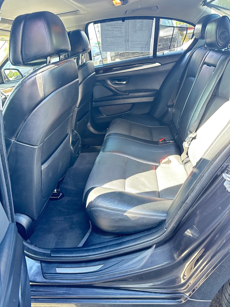 Photo 19 of this BMW 5 SERIES