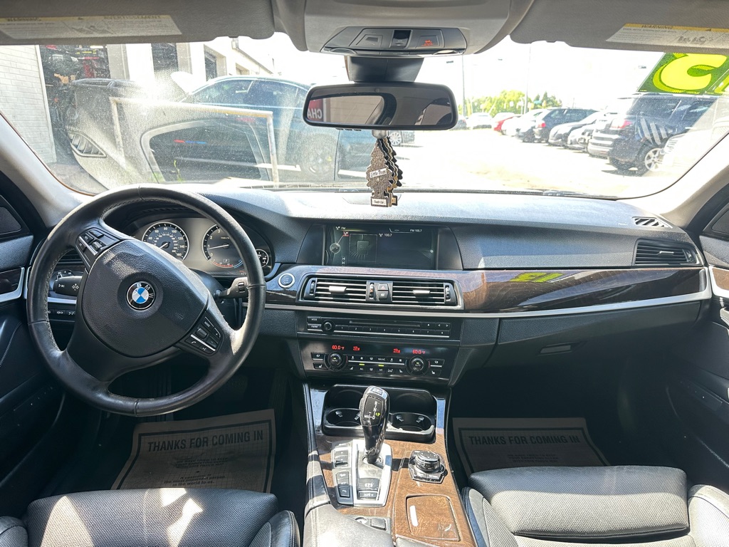Photo 12 of this BMW 5 SERIES