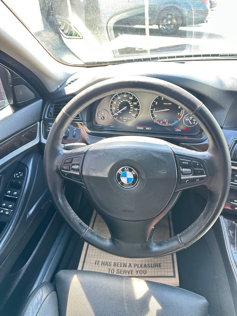 Photo 11 of this BMW 5 SERIES