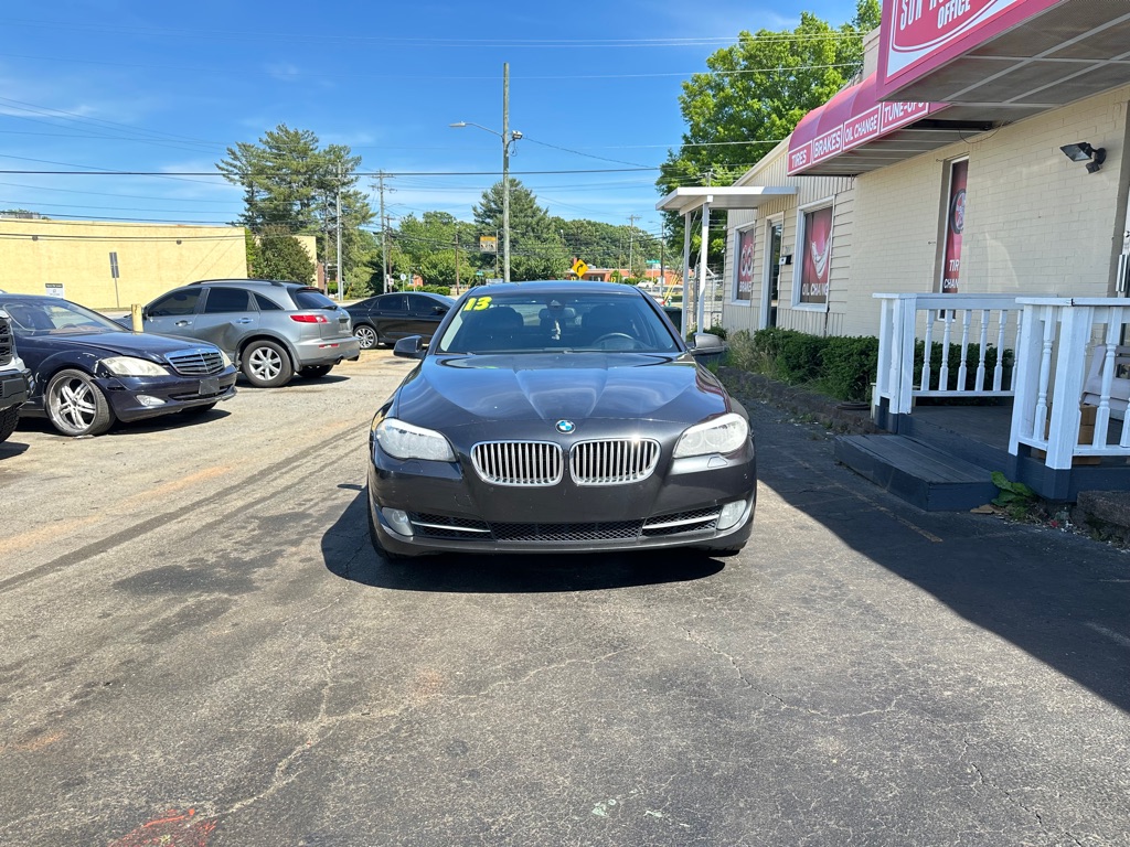 Photo 3 of this BMW 5 SERIES
