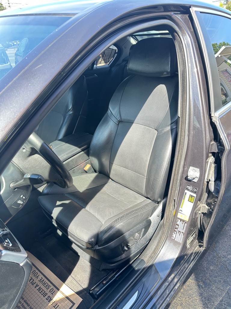 Photo 10 of this BMW 5 SERIES