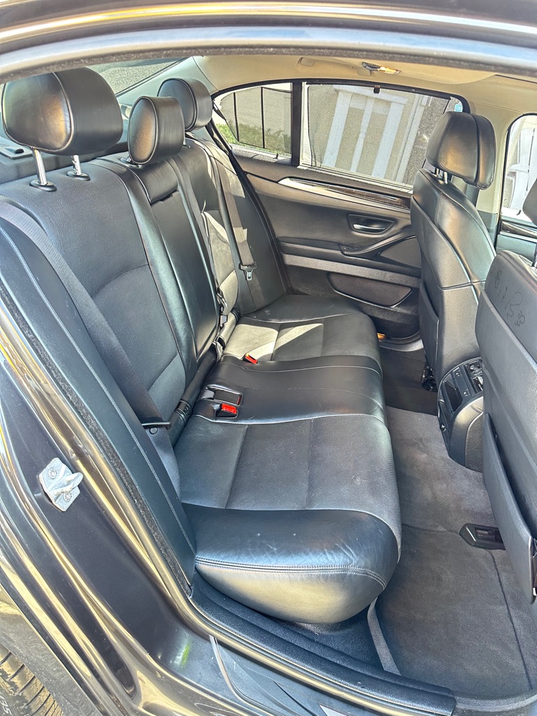 Photo 17 of this BMW 5 SERIES