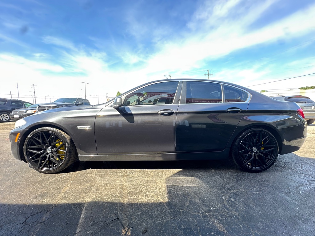Photo 5 of this BMW 5 SERIES