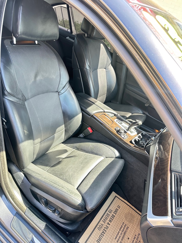 Photo 15 of this BMW 5 SERIES