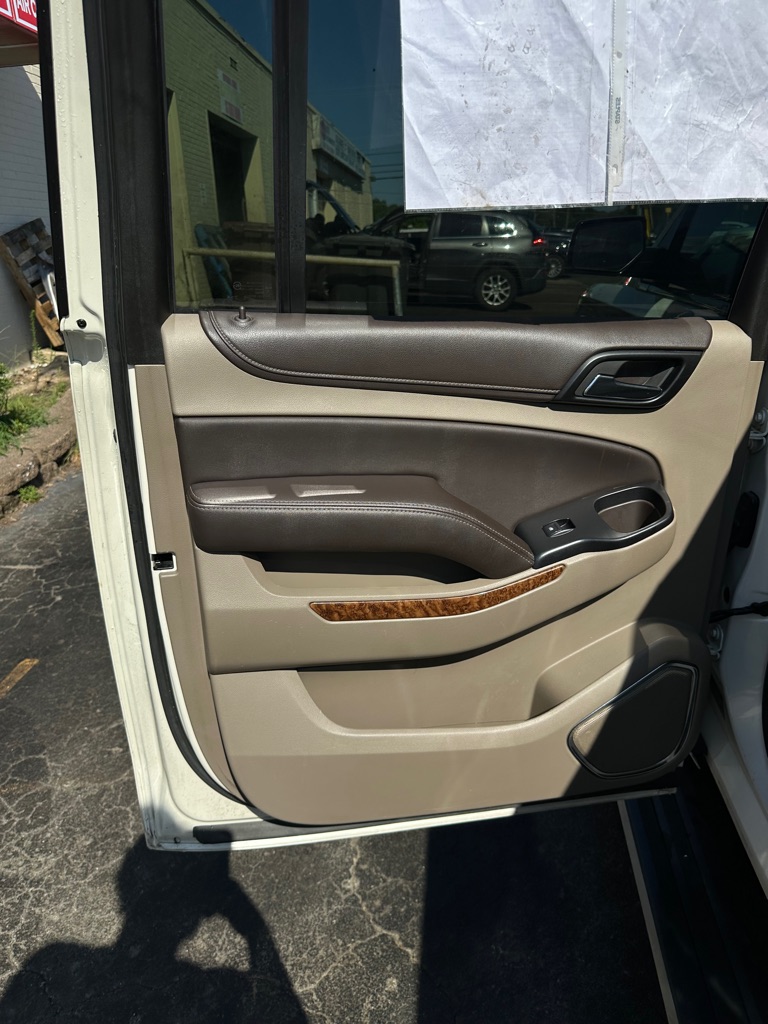 Photo 14 of this CHEVROLET SUBURBAN