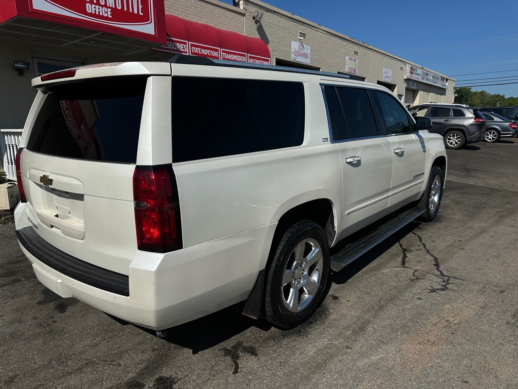 Photo 8 of this CHEVROLET SUBURBAN