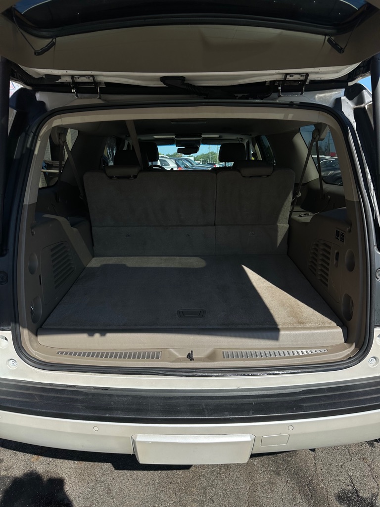 Photo 16 of this CHEVROLET SUBURBAN