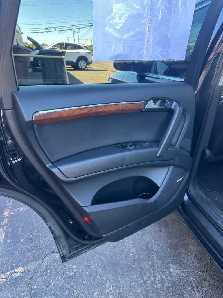 Photo 13 of this AUDI Q7