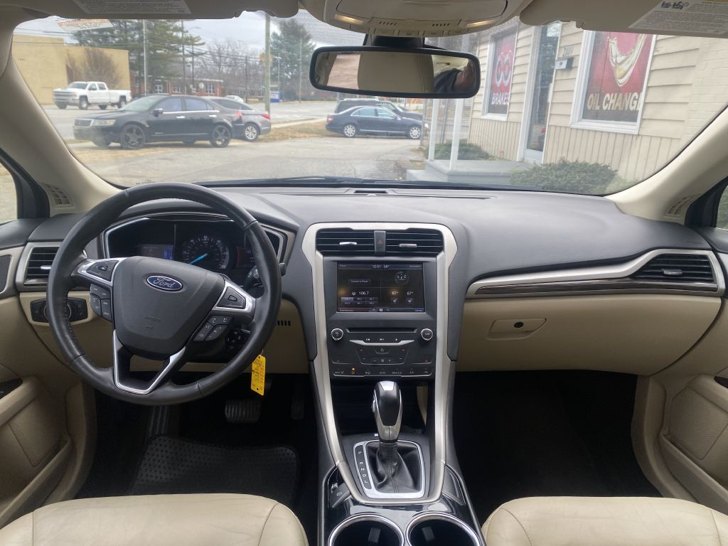 Photo 8 of this FORD FUSION HYBRID