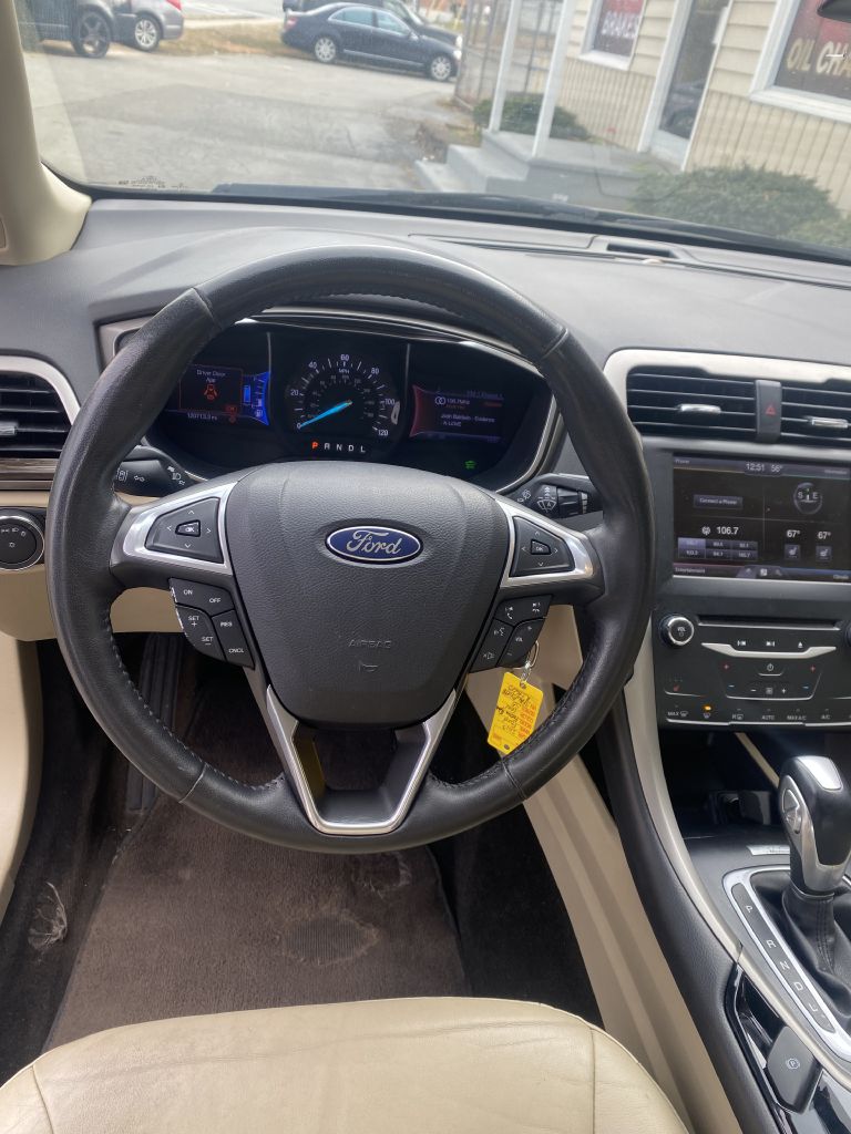 Photo 9 of this FORD FUSION HYBRID