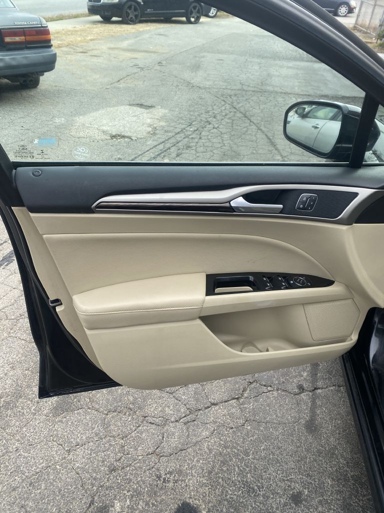 Photo 10 of this FORD FUSION HYBRID