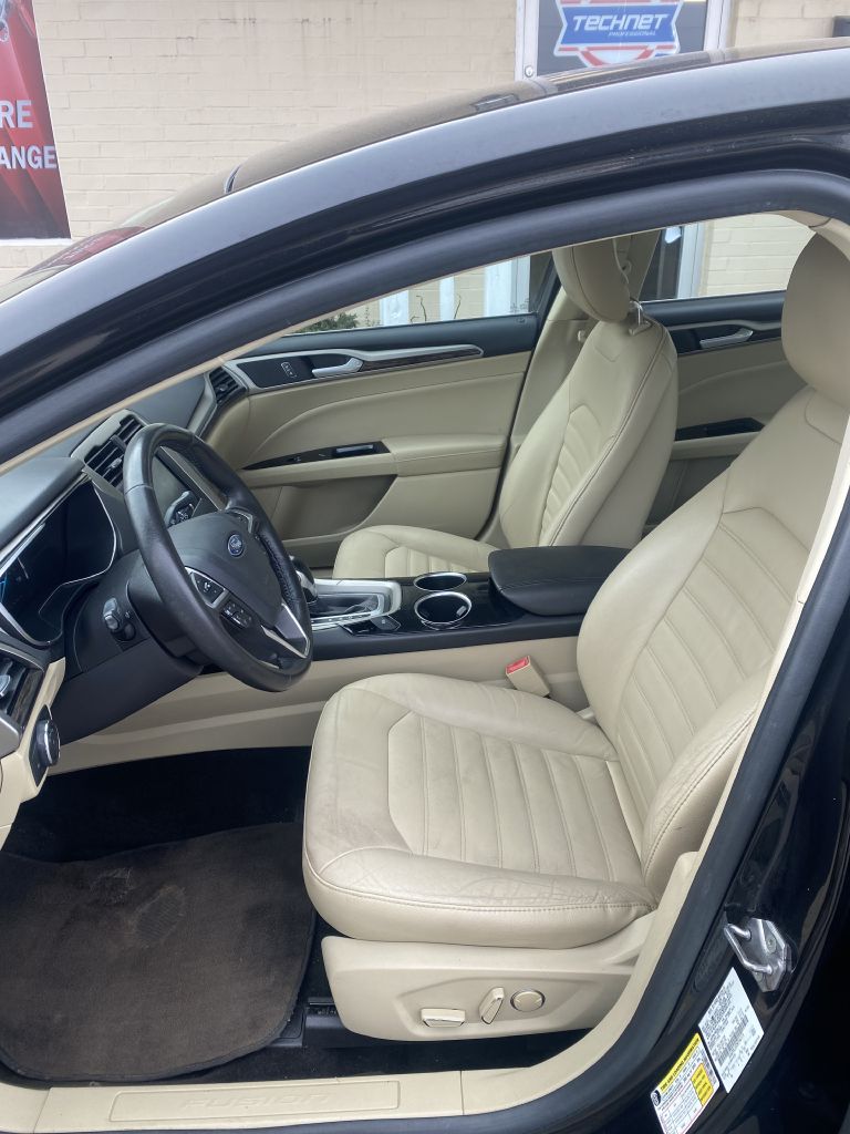 Photo 11 of this FORD FUSION HYBRID