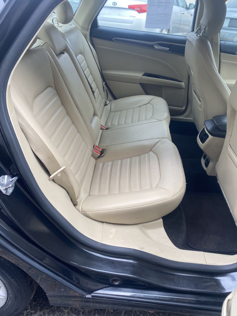 Photo 15 of this FORD FUSION HYBRID