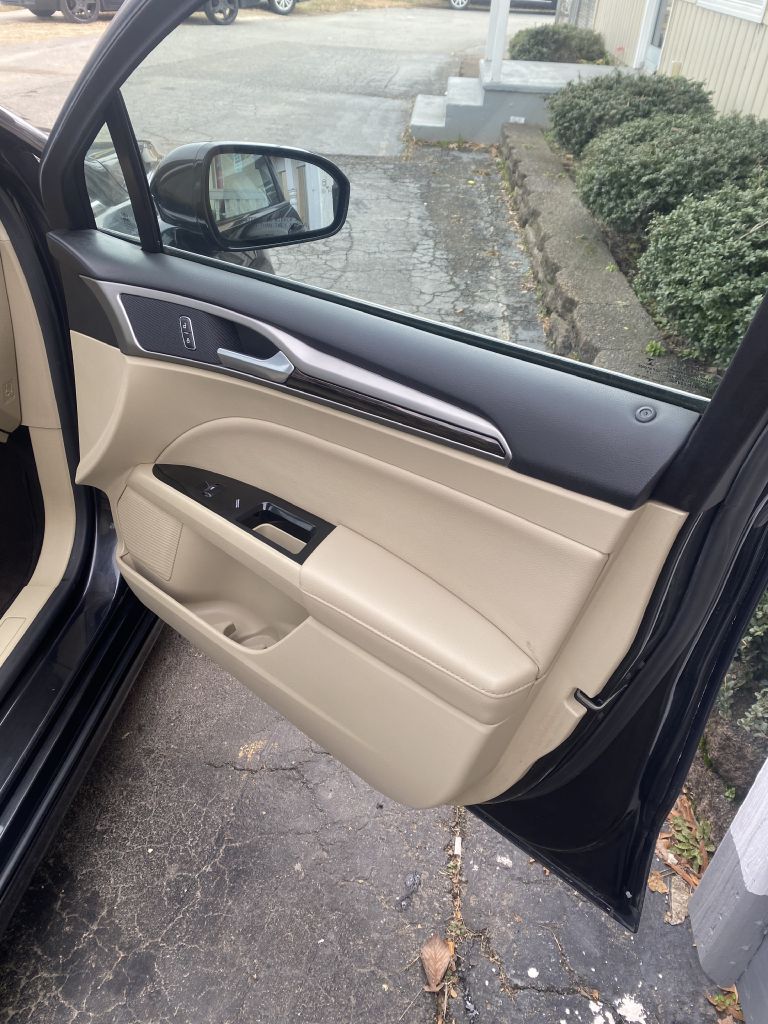 Photo 16 of this FORD FUSION HYBRID