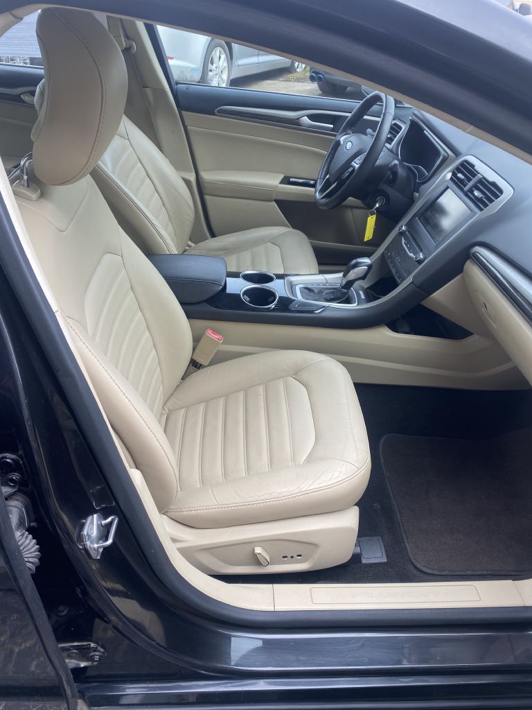 Photo 17 of this FORD FUSION HYBRID
